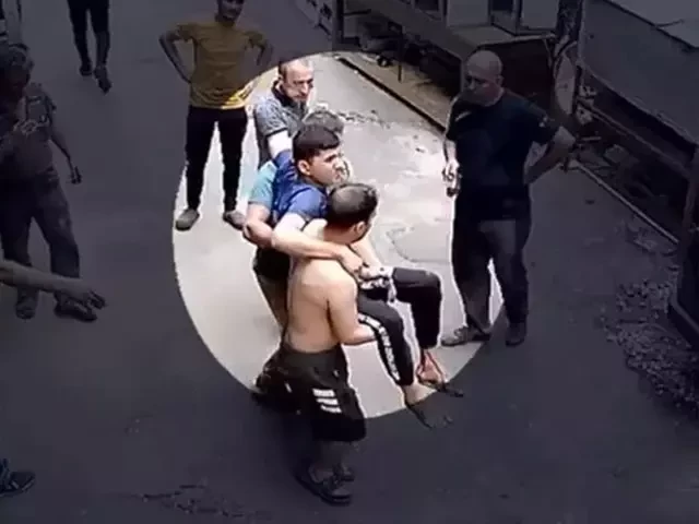 Musiqiyə qulaq asdığı üçündostunu güllələdi